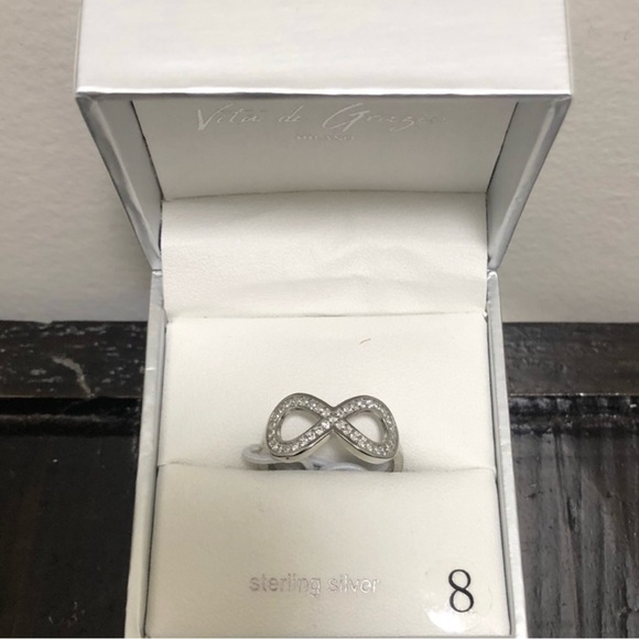 Silver Cubic Zirconia Infinity Ring Women’s ring Size 8 New NIB - Picture 2 of 7